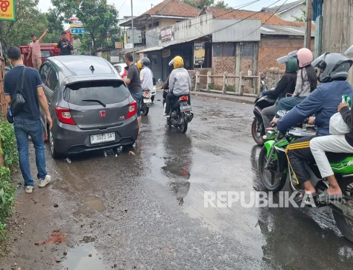 Mobil Terseret Banjir di Kota Cimahi: Kronologi dan Dampak Hujan Deras 2026