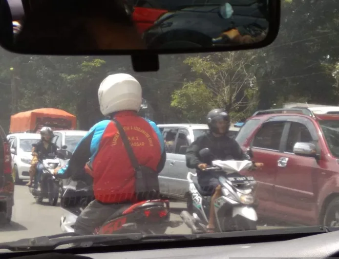 Longsor di Maros Picu Kemacetan hingga 2 Km di Jalan Poros Maros-Bone