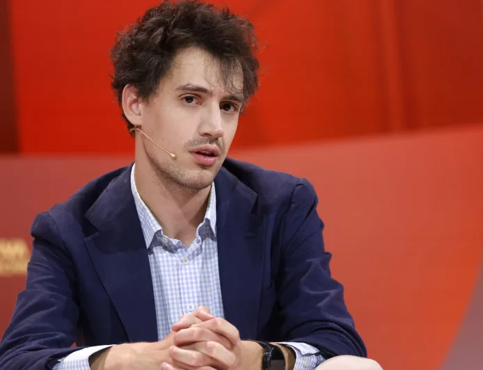 Mistral Raih Pembiayaan Utang $830 Juta untuk Bangun Pusat Data AI di Paris