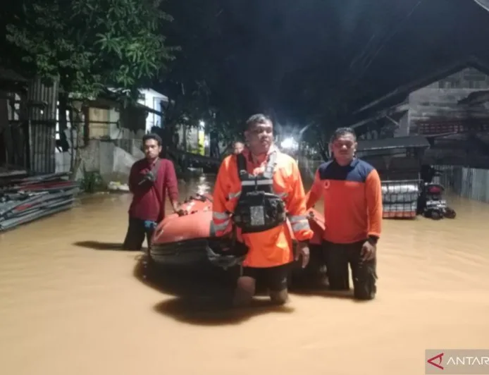 400 KK Terendam Banjir di Tapanuli Tengah, Air Mulai Surut dan Warga Kembali
