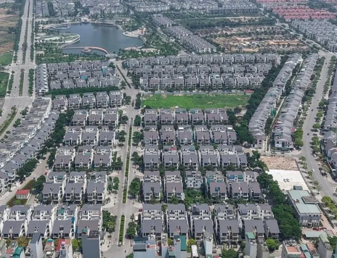 Para taipan emas dan perak, yang terjun ke industri yang tidak terkait, dengan mudah meraup keuntungan di bidang properti.