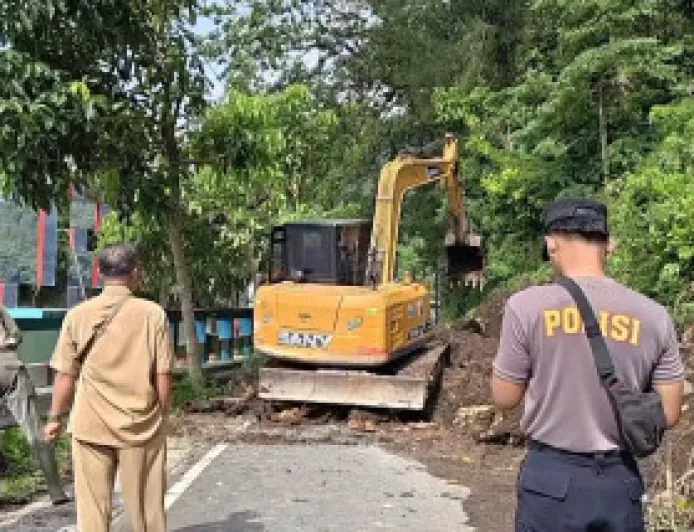 Longsor di Ponorogo Tutup Akses Wisata Telaga Ngebel, Hujan Deras Jadi Penyebab Utama