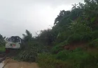 Kereta Ciremai Terjebak Longsor Bandung Barat, Jalur Terputus Sementara