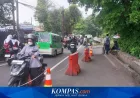 Warga Atur Lalu Lintas Jalan Kebon Pedes Bogor Longsor Sambil Cari Cuan