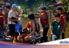 Banjir Pamulang Tangsel: Polisi Evakuasi Warga dengan Perahu Karet Hingga 80 Cm