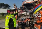 Kecelakaan Truk di Tol Jombang-Mojokerto: Sopir Diduga Mengantuk, Dua Tewas