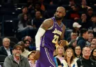 Curhat LeBron James ke JR Smith: Beban Berat Memimpin Lakers Tanpa Doncic dan Reaves