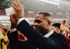 Patrick Kluivert Tiba di Jakarta dan Dapat Sambutan Hangat dari Warga Indonesia