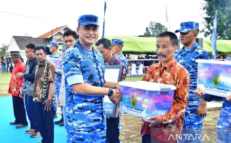 TNI AU Bagikan 6.000 Paket Sembako Bantu Korban Longsor Cisarua