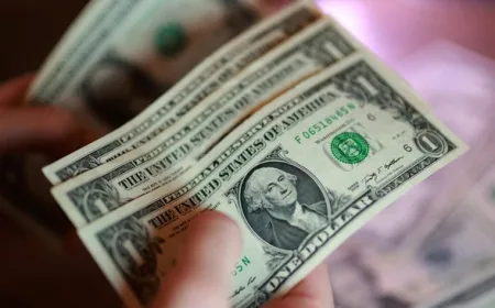 Penyebab Dolar AS Tembus Rp17.000: Tekanan Eksternal dan Sentimen Domestik