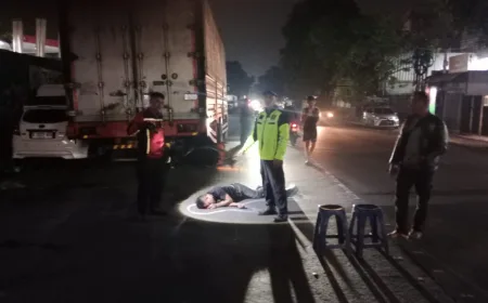 Pengendara Motor Tewas Hantam Truk Parkir Sembarangan di Pasirkoja Bandung