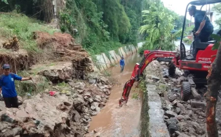 Hujan Lebat Depok Picu Longsor 10 Meter di Inlet Setu Tipar Cimanggis