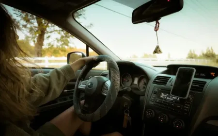 5 Kebiasaan Buruk Saat Mengemudi Mobil yang Harus Segera Dihindari