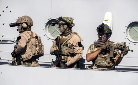 Perbedaan Army Rangers dan Navy SEALs dalam Misi Timur Tengah 2026