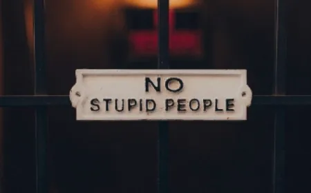 Krisis Role Model di Media Sosial: Stop Membuat Orang Bodoh Terkenal!