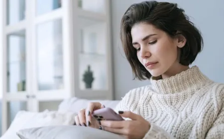 5 Kebiasaan Balas Pesan Terlalu Singkat yang Sering Disalahartikan