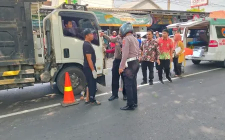 Kecelakaan Beruntun di Sidoarjo: Pemotor Tewas Terseret Truk di Jalan Lebo