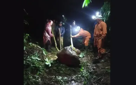 Hujan Deras Sebabkan Longsor di 2 Titik Sumedang, Jalan Terputus Total