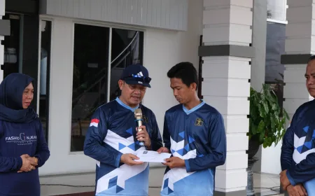 Kanwil Kemenkum Babel Berikan Dana Sosial untuk Keluarga Pegawai Berduka sebagai Bentuk Solidaritas