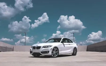 5 Penyebab Umum Mobil Mengeluarkan Bau Bensin dan Cara Mengatasinya