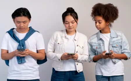 Dampak Media Sosial pada Remaja: Bahaya Algoritma dan Peran Orangtua Penting