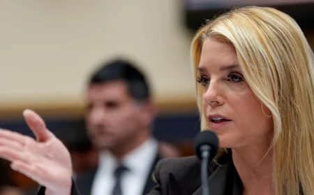 Trump Pecat Jaksa Agung Pam Bondi: Siapa Penggantinya dan Alasannya?