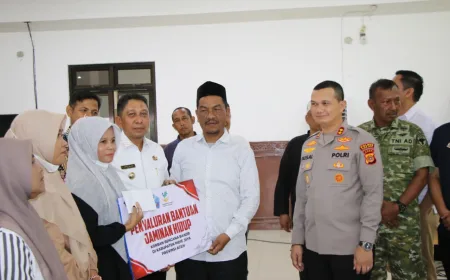 Ketua DPRK Pidie Jaya Pantau Penyaluran Bantuan Korban Banjir Secara Langsung