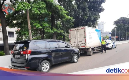 Kecelakaan Beruntun di Exit Tol Lenteng Agung Jaksel Libatkan 5 Mobil