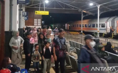 Perjalanan KA Siliwangi Cipatat-Cianjur-Sukabumi Terhenti Sementara Akibat Banjir Cibeber