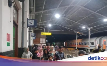 Rel Terendam Banjir, KA Siliwangi Tertahan di Stasiun Cianjur Menuju Sukabumi