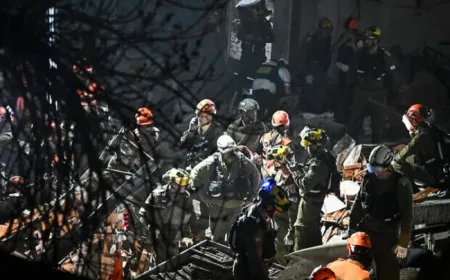 Rudal Iran Tembus Iron Dome, Gempur Gedung 7 Lantai di Haifa, 3 Orang Hilang