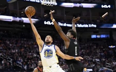 Stephen Curry Kembali, Warriors Kalah Tipis dari Rockets 116-117