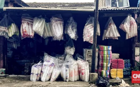 Harga Plastik Melonjak 3 Kali Lipat, Pedagang Mengeluh Sulit Dapat Barang