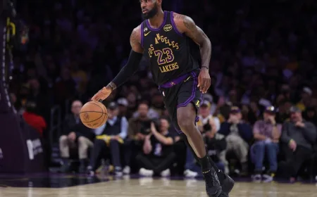 Lakers Tanpa Doncic dan Reaves, Beban Berat Pundak LeBron di Akhir Musim