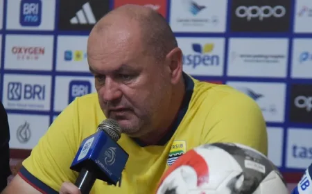 Persib Bandung Unggul 9 Poin atas Persija, Bojan Hodak: Kompetisi Masih Panjang