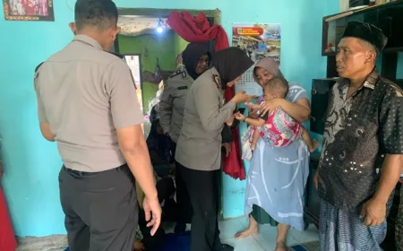 Polres Pasuruan Berikan Santunan dan Takziah untuk Keluarga Korban Kecelakaan Kereta