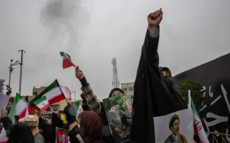 Iran Serukan Rantai Manusia di Pembangkit Listrik Jelang Ancaman Bom AS