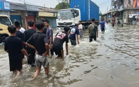 Waspada Banjir Rob Akibat Fenomena Bulan Purnama di Pesisir Utara Jakarta