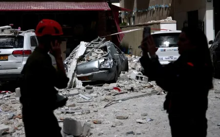 Bom Klaster Iran Hantam Wilayah Israel Tengah: Dampak Serangan Rudal Terbaru