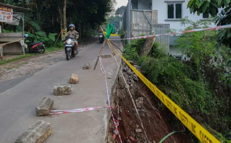 Pemkot Tangsel Tangani Longsor Ciater-Rawa Macek, Kendaraan Berat Dialihkan
