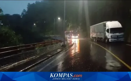 Longsor Tebing Cadas Pangeran Sumedang Tutup Total Jalan Nasional Bandung-Cirebon