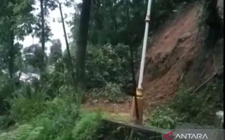 Longsor Besar Tutup Jalan Provinsi Lintas Selatan di Garut, Akses Terputus