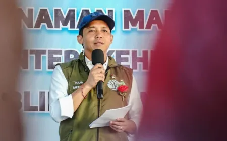 Perhutanan Sosial di Sulawesi Utara: Menhut Raja Antoni Bagikan 9 SK Penting