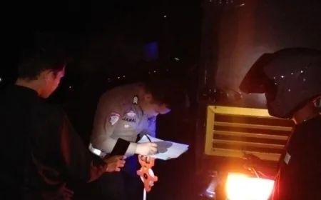 Bonceng Tiga Berujung Maut: Dua Mahasiswa Tewas Tabrak Mobil Box di Pesawaran