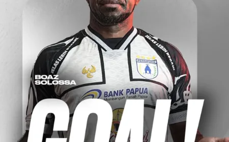 Boaz Solossa Cetak Gol ke-100 di Usia 40 Tahun, Legenda Persipura Jayapura