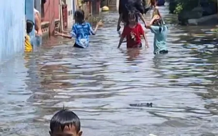 Banjir Luapan Sungai Citarum Lumpuhkan Dayeuhkolot, Jalur Utama Terendam