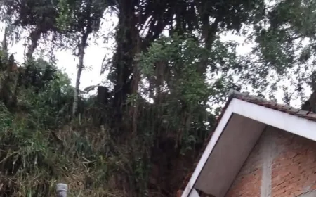 Longsor Tebing 7 Meter di Sukabumi Rusak Rumah, Satu Warga Luka-Luka
