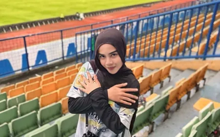 Prediksi Bobotoh Cantik Rachma Nurhaliza: Persib Bandung Menang 2-1 atas Bali United
