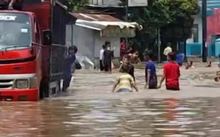 Banjir Kembali Rendam Dayeuhkolot Bandung, Akses Jalan Lumpuh Total