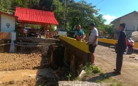 Banjir Bandang di Sukabumi: Tanggul Jebol, Tiga Mobil Terseret Laut, Empat Rumah Roboh